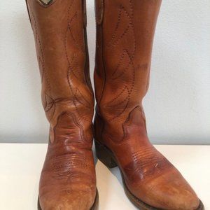 Classic light tan cowboy boots, M 7, W 8.5